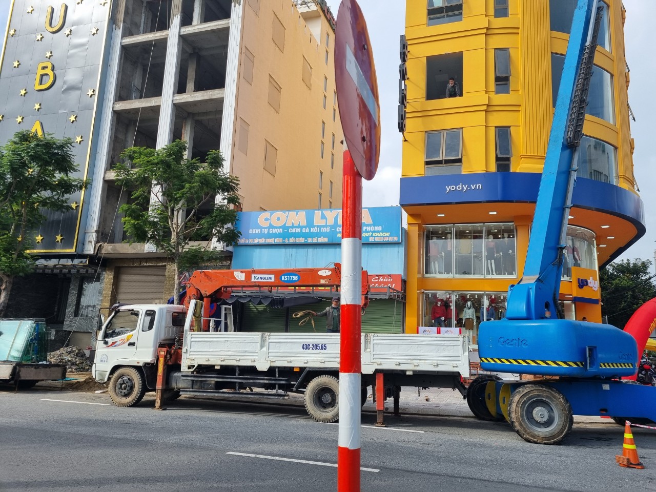 báo giá kính cường lực miền tây 